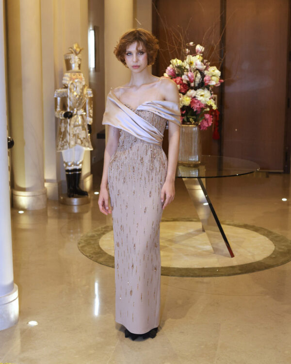 Μάξι φόρεμα σε ίσια γραμμή